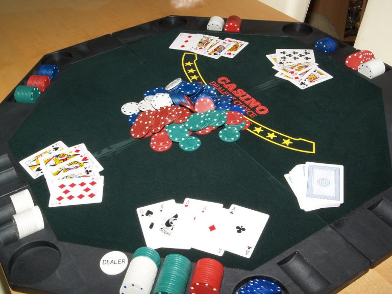 Different kinds of card games that you can play on casino websites